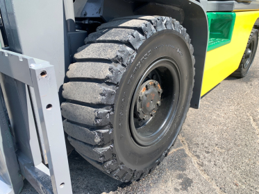 Вилковий автонавантажувач Komatsu з напрацюванням 1422 мотогодин - 10