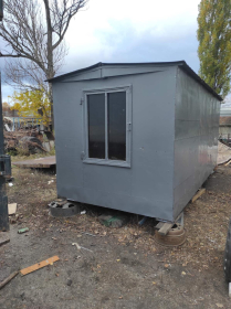 Вагончик кунг бытовка утепленный c окнами, внутри стеллажи и  буржуйка