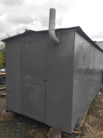 Вагончик кунг бытовка утепленный c окнами, внутри стеллажи и  буржуйка - 6