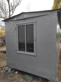 Вагончик кунг бытовка утепленный c окнами, внутри стеллажи и  буржуйка - 7