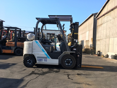 Вилочний автонавантажувач TCM (Nissan), із синхронним позиціонером вил.