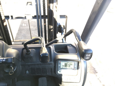 Вилочний автонавантажувач TCM (Nissan), із синхронним позиціонером вил. - 1