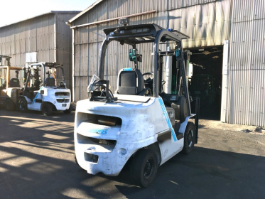 Вилочний автонавантажувач TCM (Nissan), із напрацюванням 3697 мотогодин.