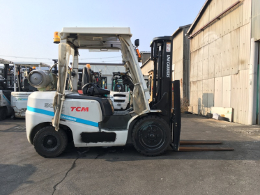 Вилочний автонавантажувач TCM (Nissan), із напрацюванням 1903 мотогодин. - 1