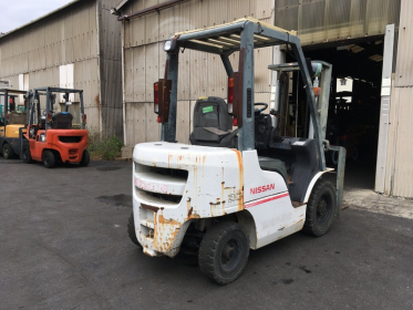 Вилочний автонавантажувач Nissan, із напрацюванням 511 мотогодин.