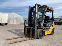 Вилочний автонавантажувач Komatsu, компакт з кабіною та позиціонером для кожної вили. - 11