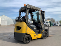 Вилочний автонавантажувач Komatsu, компакт з кабіною та позиціонером для кожної вили. - 13