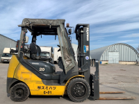 Вилочний автонавантажувач Komatsu, компакт з кабіною та позиціонером для кожної вили. - 15