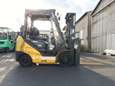 Вилочний автонавантажувач Komatsu, компакт з кабіною та позиціонером для кожної вили. - 2