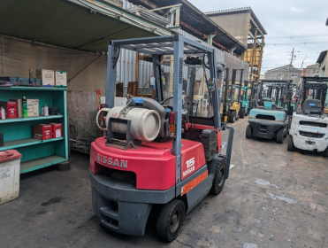 Вилочний автонавантажувач Nissan, з напрацюванням 3757 мотогодин. Модель: J01A15. - 3