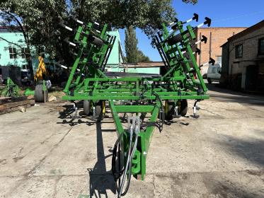 Культиватор John Deere 960 шириною 8 метрів