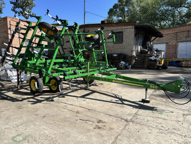 Культиватор John Deere 960 шириною 8 метрів - 2