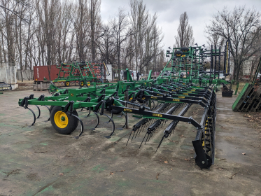 Культиватор John Deere 960 шириною 10 метрів