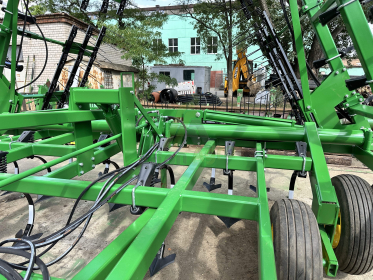 Культиватор Джон Дир 980 шириною 11 метрів - 11