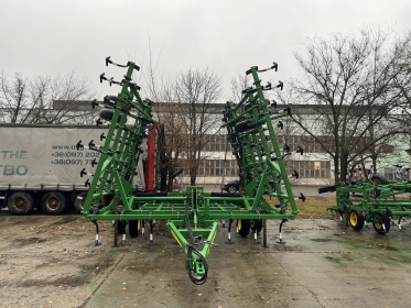 Культиватор John Deere 980 шириною 12 метрів - 2