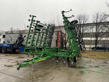 Культиватор John Deere 980 шириною 12 метрів - 3