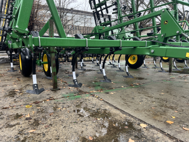 Культиватор John Deere 980 шириною 12 метрів - 8