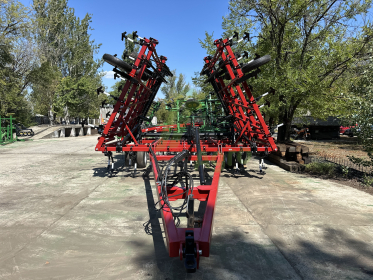 Культиватор Кейс Case IH Tiger-Mate 2 шириною 11 метрів