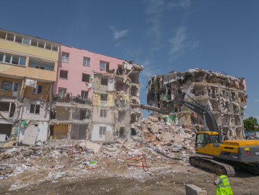 Dismantling of houses - from private to multi-storey - 1