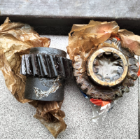 Шестерни привода ТНВД,насоса охлаждения дизелей...